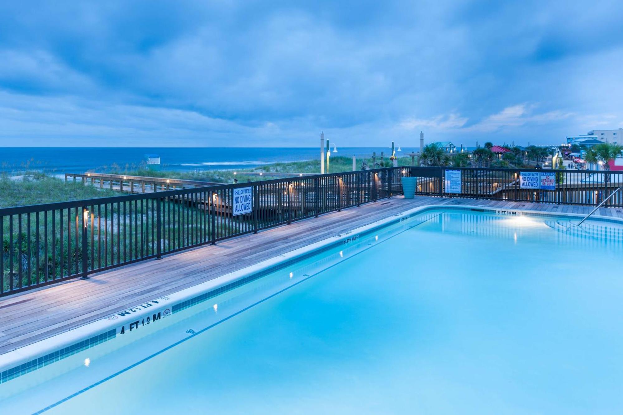 Hampton Inn & Suites By Hilton Carolina Beach Oceanfront Exterior photo